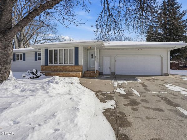 4711 CHESTNUT Street , Grand Forks, ND 58201