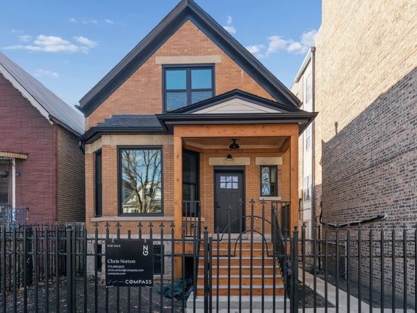 2840 N Christiana Avenue , Chicago, IL 60618