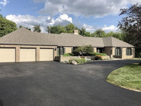 36 Seneca Avenue E, Hawthorn Woods, IL 60047