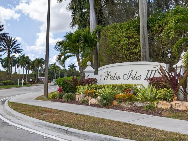 7676 Springwater Place, Unit 201, Boynton Beach, FL 33437