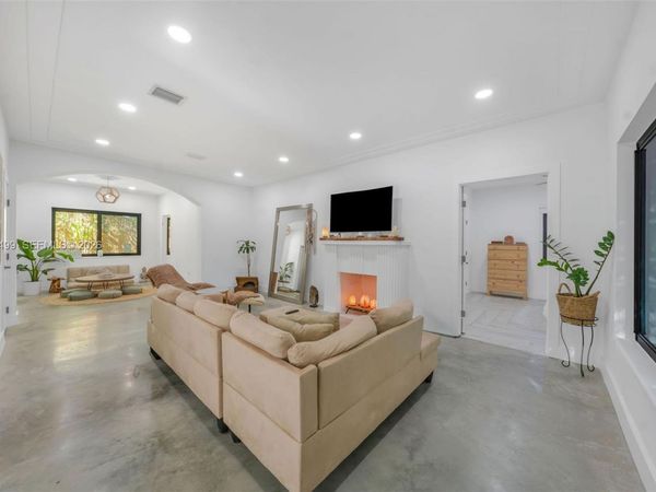 5981 NE 6th Ave, Miami, FL 33137