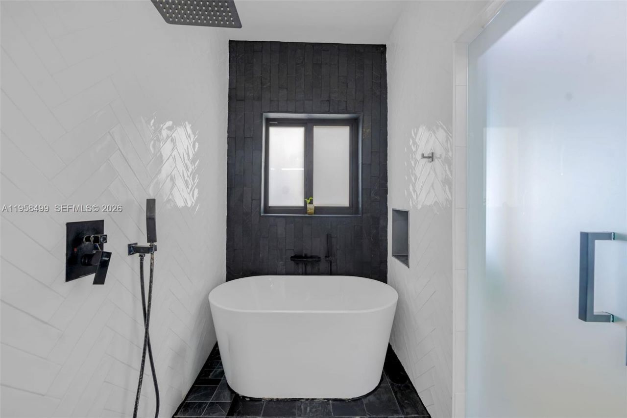 5981 NE 6th Ave, Miami, FL 33137 Photo