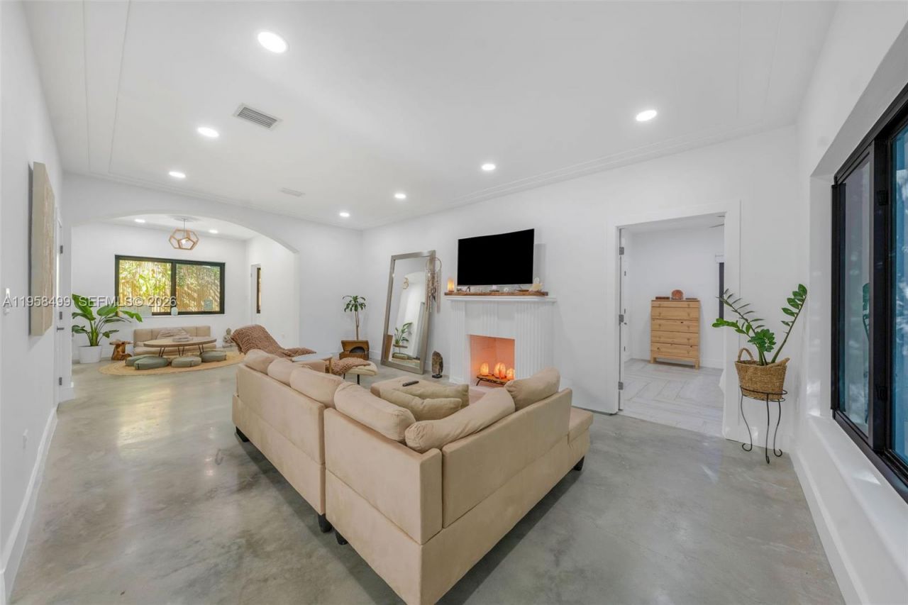 5981 NE 6th Ave, Miami, FL 33137 Photo