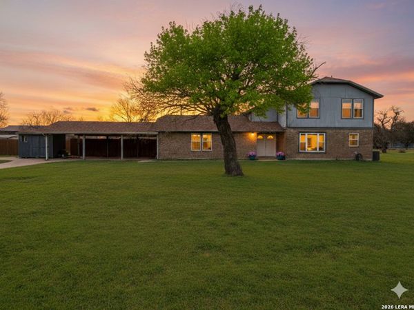 106 Adkins Road, Refugio, TX 78377