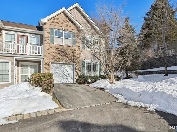 459 Lost River Court, MAHWAH, NJ 07430