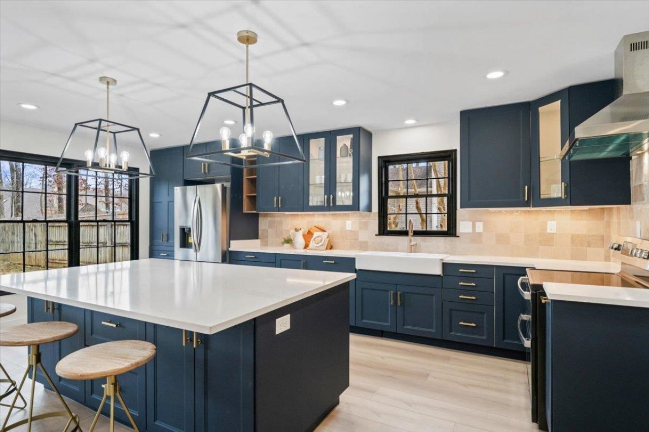 7944 DOVIE LN Germantown, TN 38138