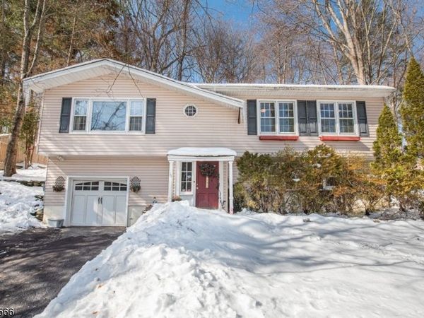 312 Cupsaw Dr, Ringwood, NJ 07456