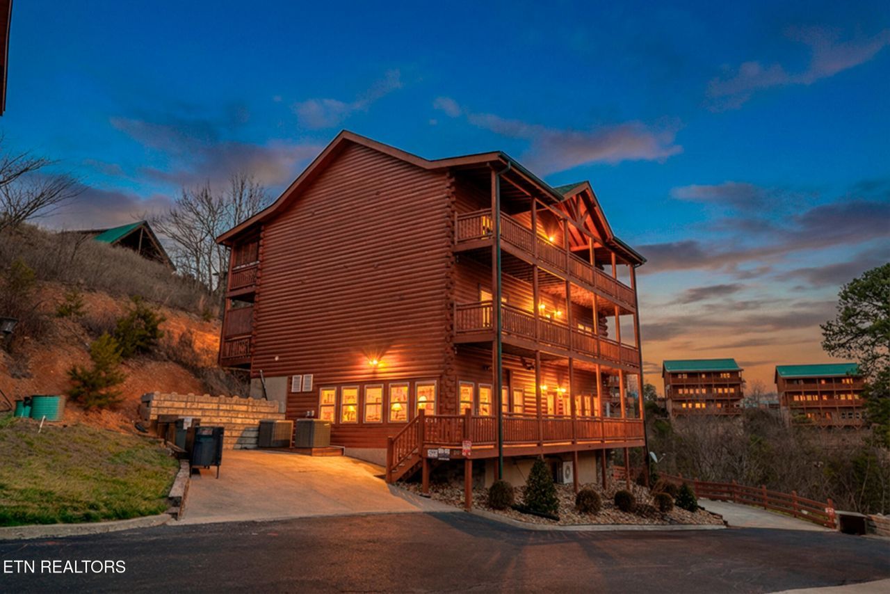 2517 Laurel Point Way, Sevierville, TN 37862 Main Photo