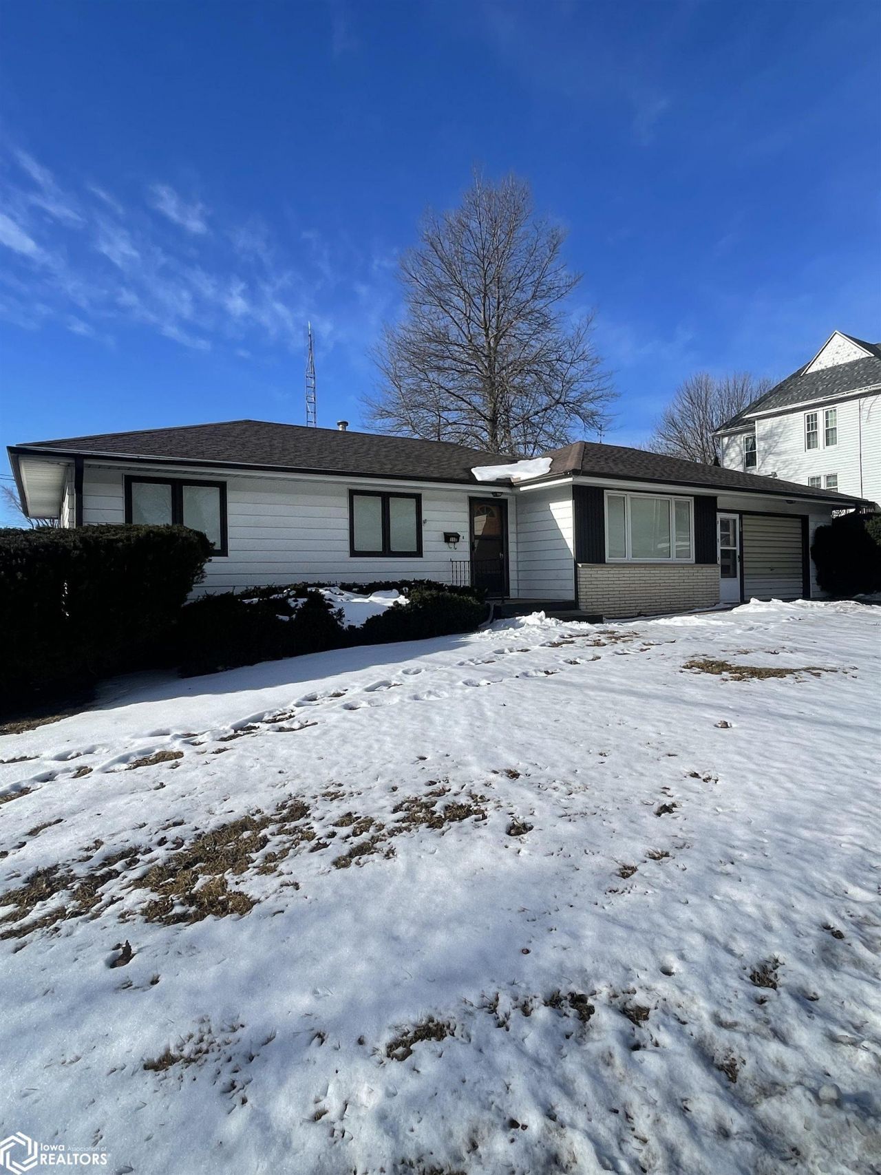 110 E 10th Street, Carroll, IA 51401 Main Photo