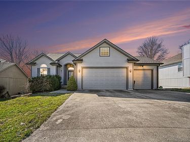 18013 E 26th Terrace Court, Independence, MO 64057