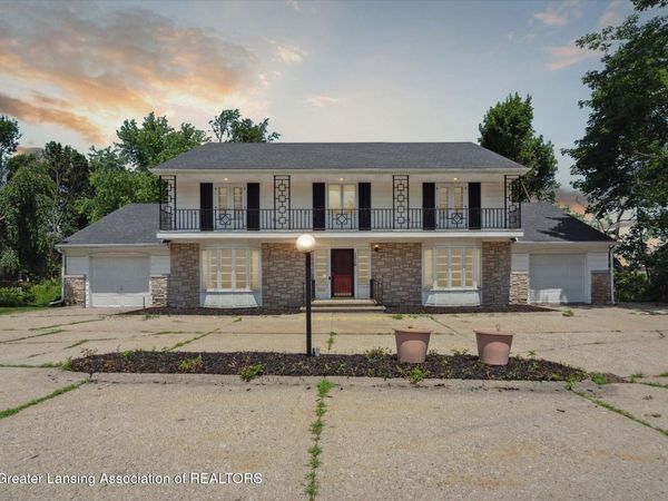 1516 Moores River Drive, Lansing, MI 48910