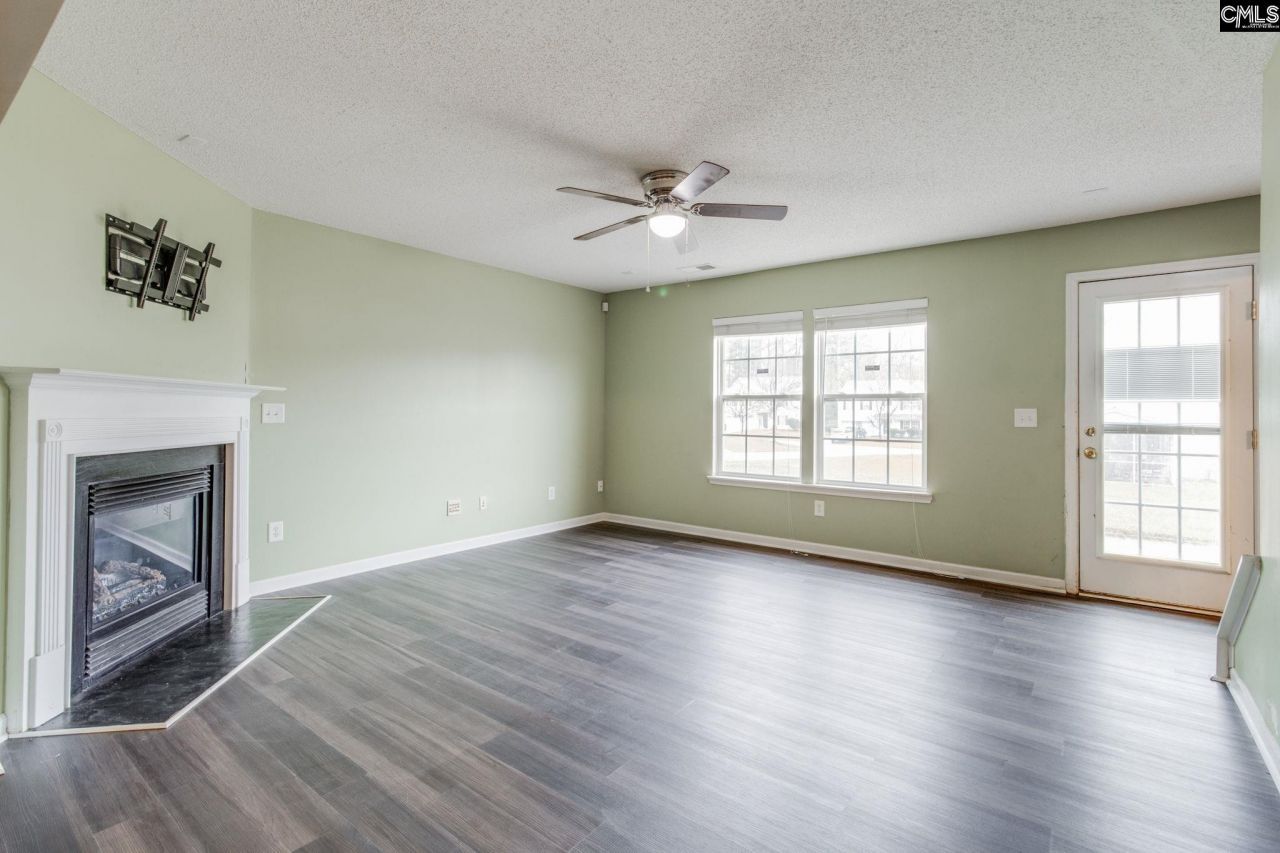 438 Grand National Lane  Photo 9