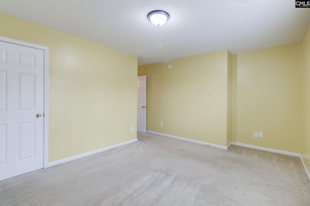 438 Grand National Lane  Photo 32