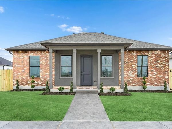 3913 VOLPE Drive , Chalmette, LA 70043