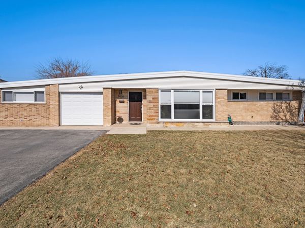 7830 W CARMEN Avenue, Norridge, IL 60706
