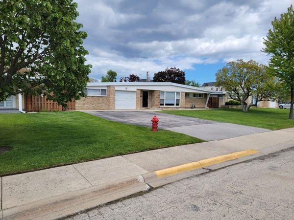 7830 W CARMEN Avenue, Norridge, IL 60706