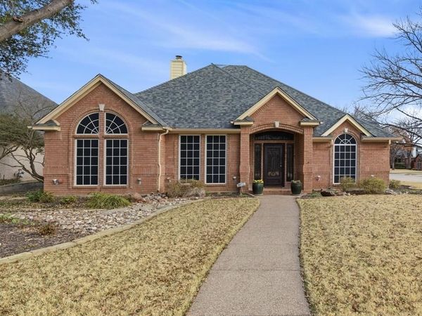 1613 Green Tree Drive, Hurst, TX 76054