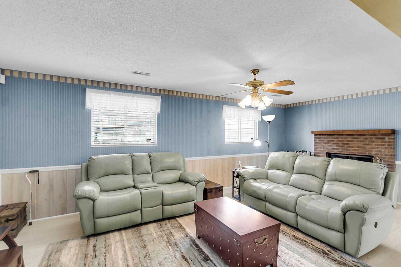 4906 Amberwood Lane Photo 12