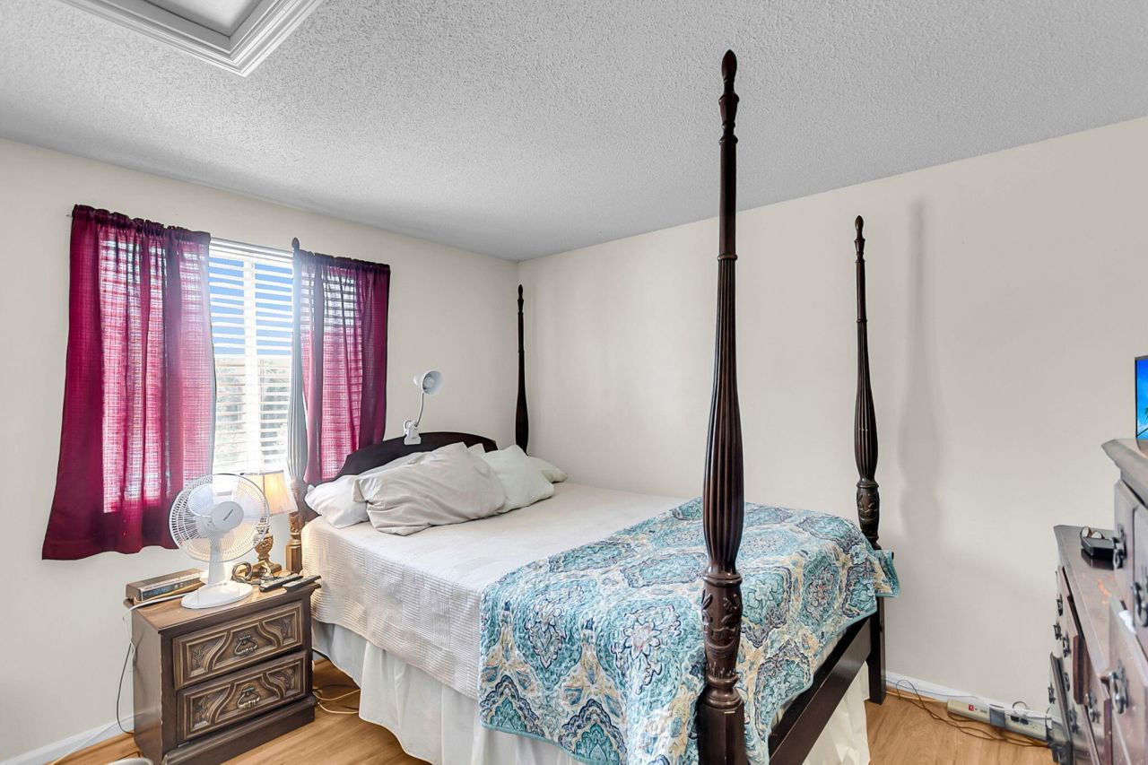 4906 Amberwood Lane Photo 19