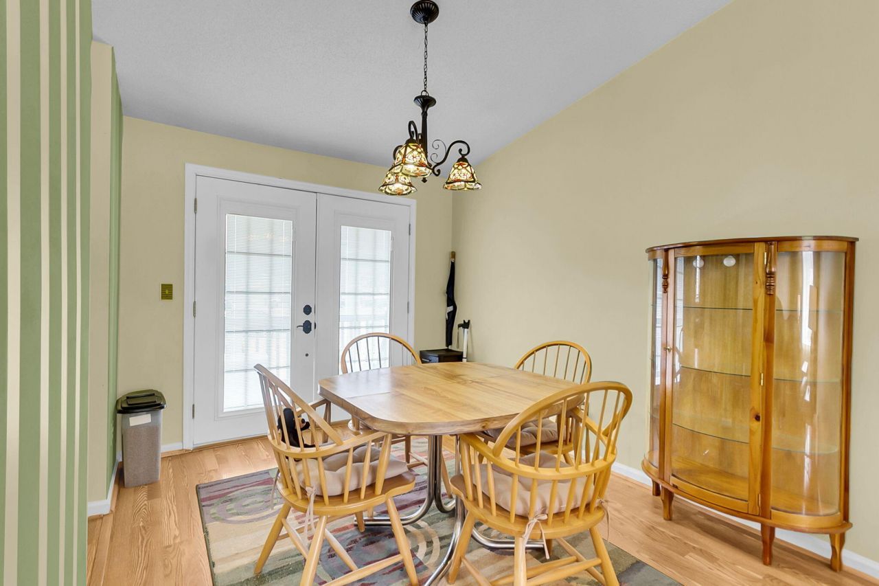 4906 Amberwood Lane Photo 6