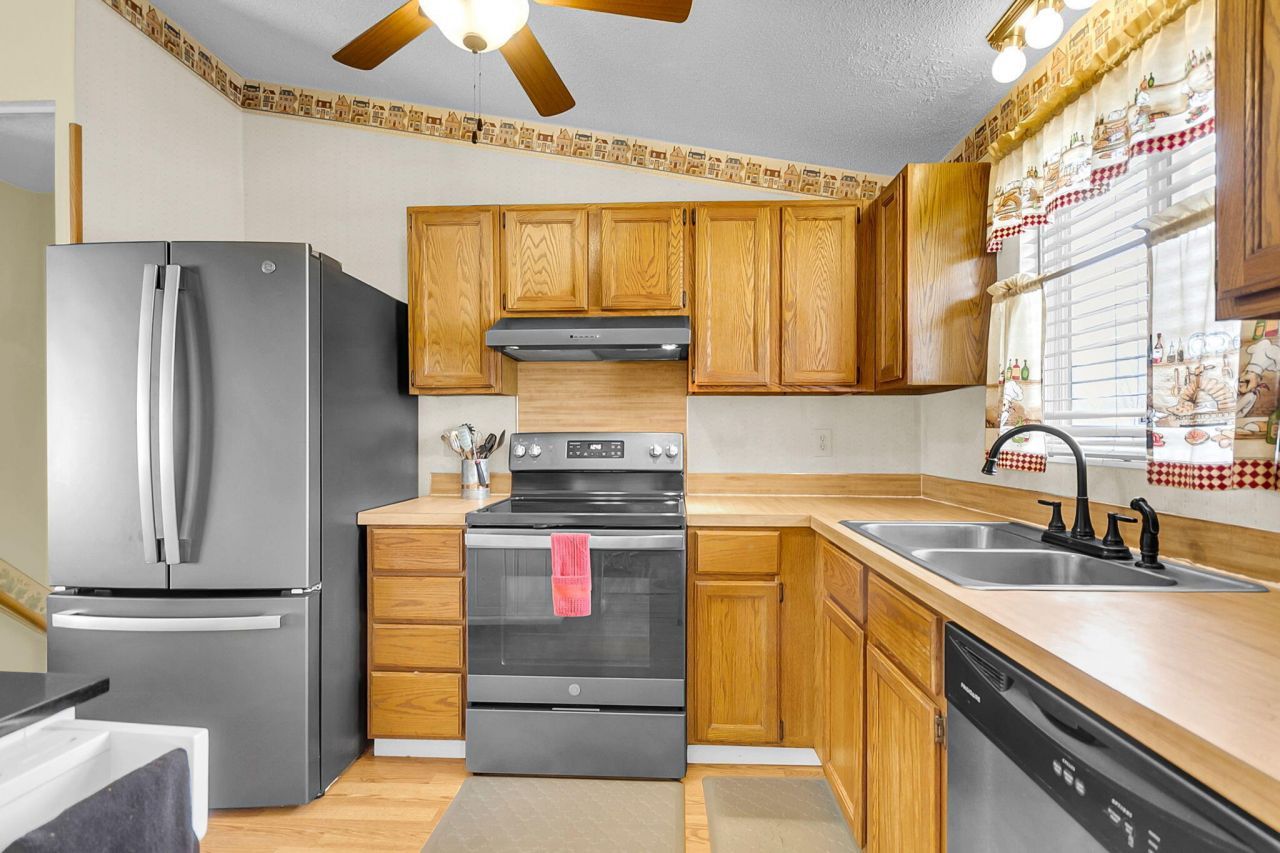 4906 Amberwood Lane Photo 8