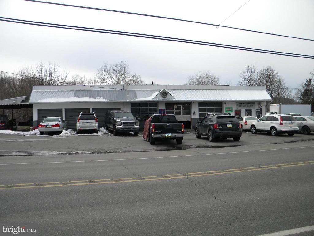 838 GRAVEL PIKE, PALM, PA 18070