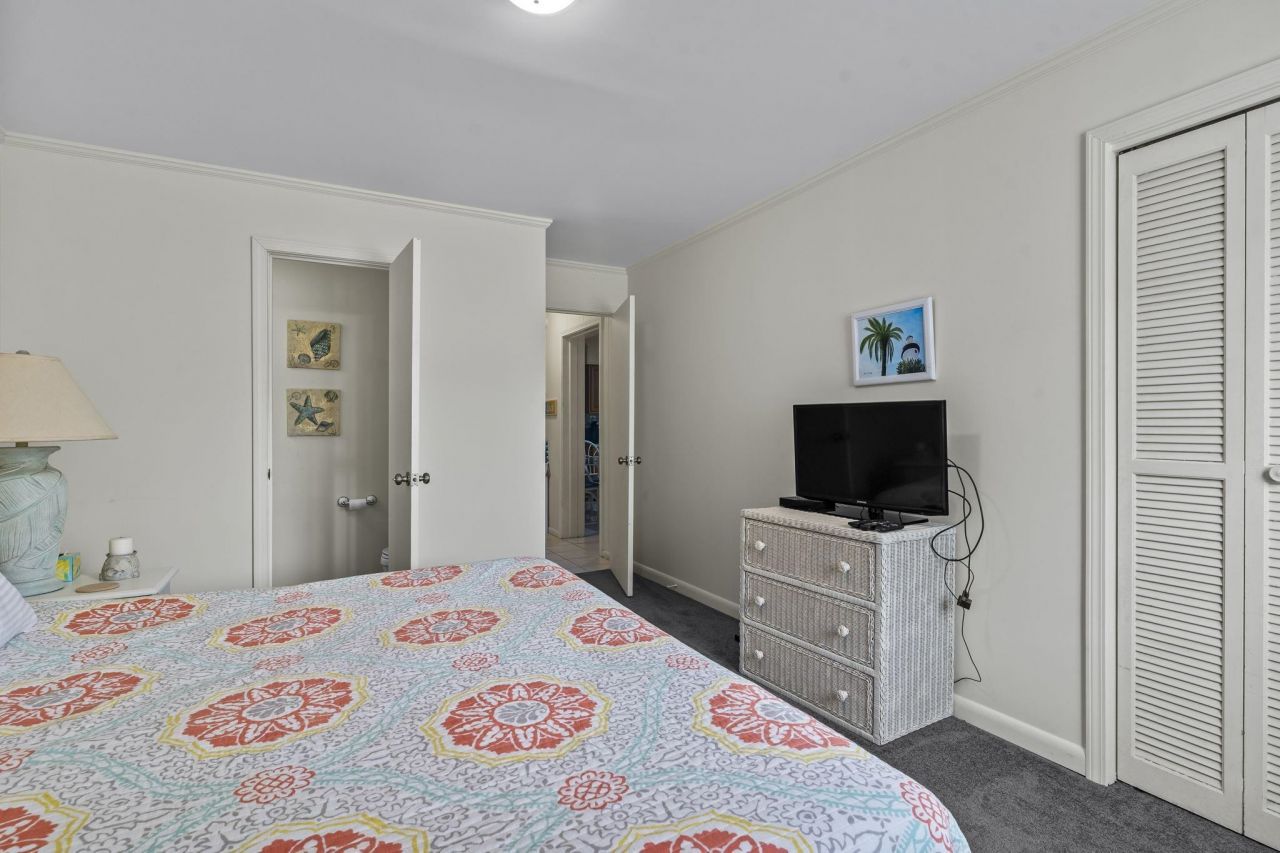 5001 N Ocean Blvd. Photo 20