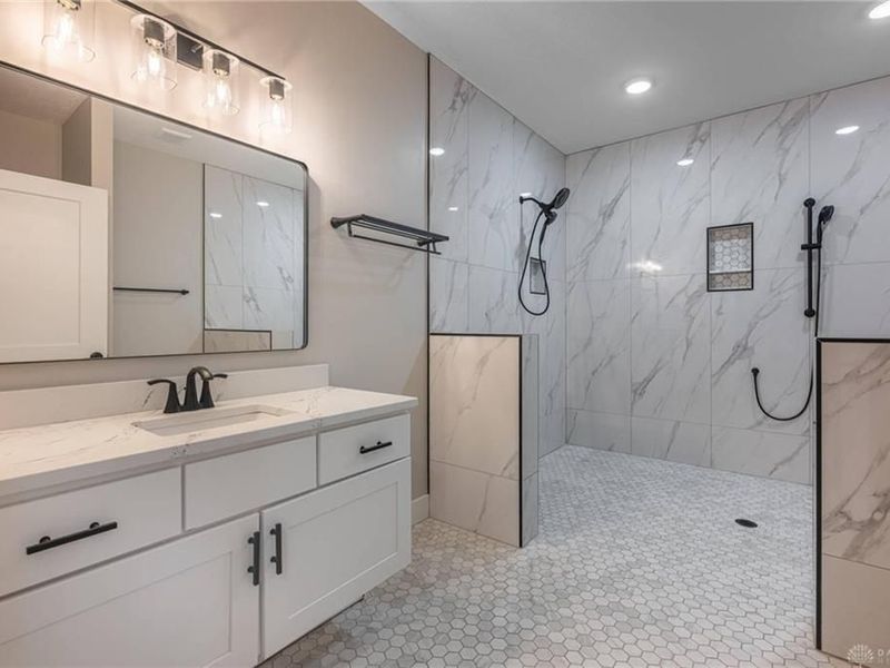 299 Eastline Drive, Middletown, OH 45044 Photo 18