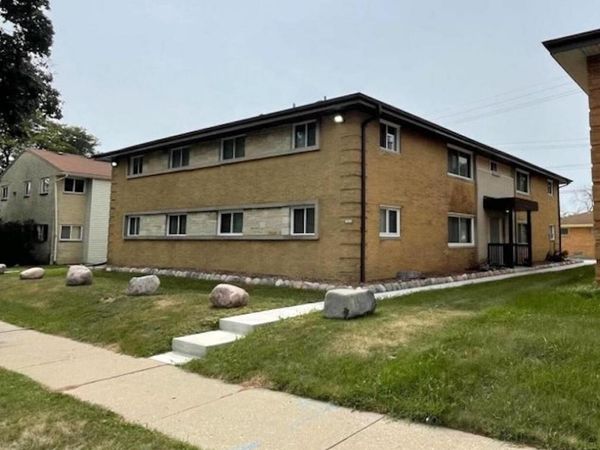 7825 W Hampton AVENUE, Milwaukee, WI 53218