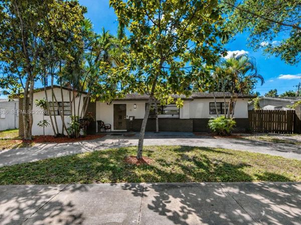 120 NE 175th St, Miami, FL 33162