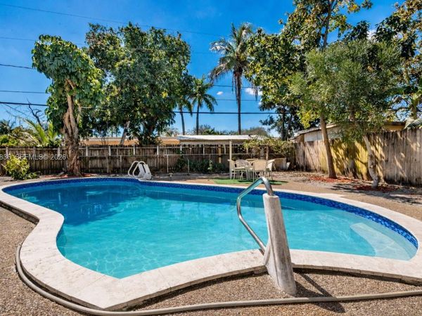 120 NE 175th St, Miami, FL 33162