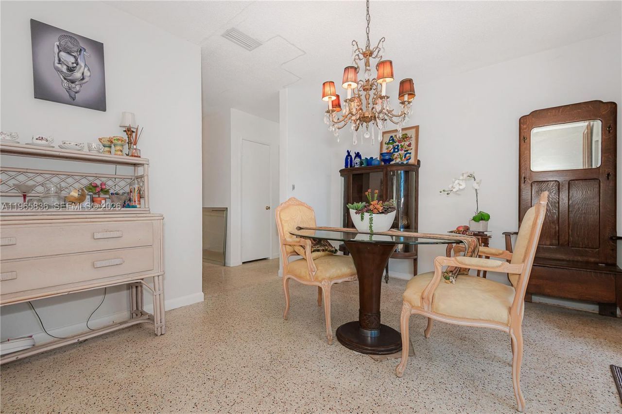 120 NE 175th St, Miami, FL 33162 Photo