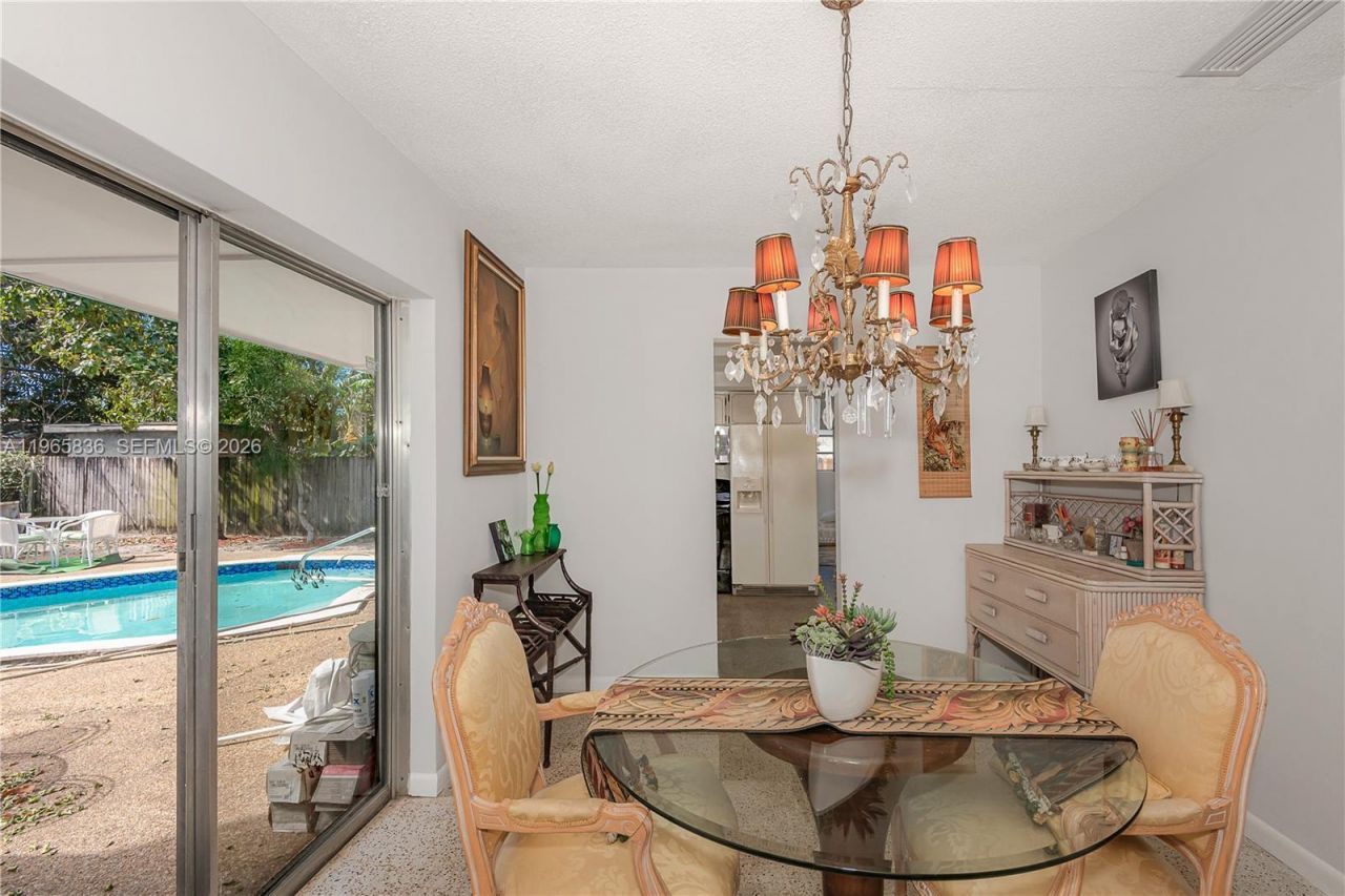 120 NE 175th St, Miami, FL 33162 Photo