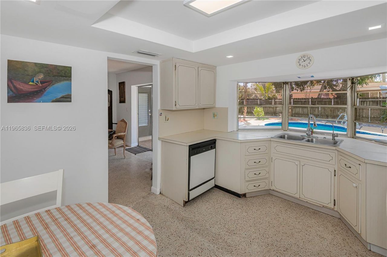 120 NE 175th St, Miami, FL 33162 Photo