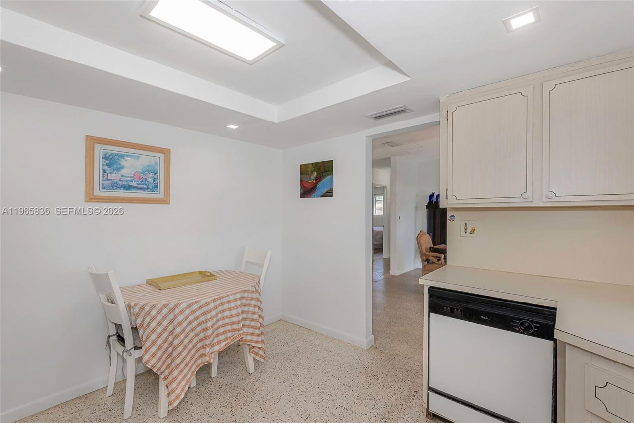 120 NE 175th St, Miami, FL 33162 Photo