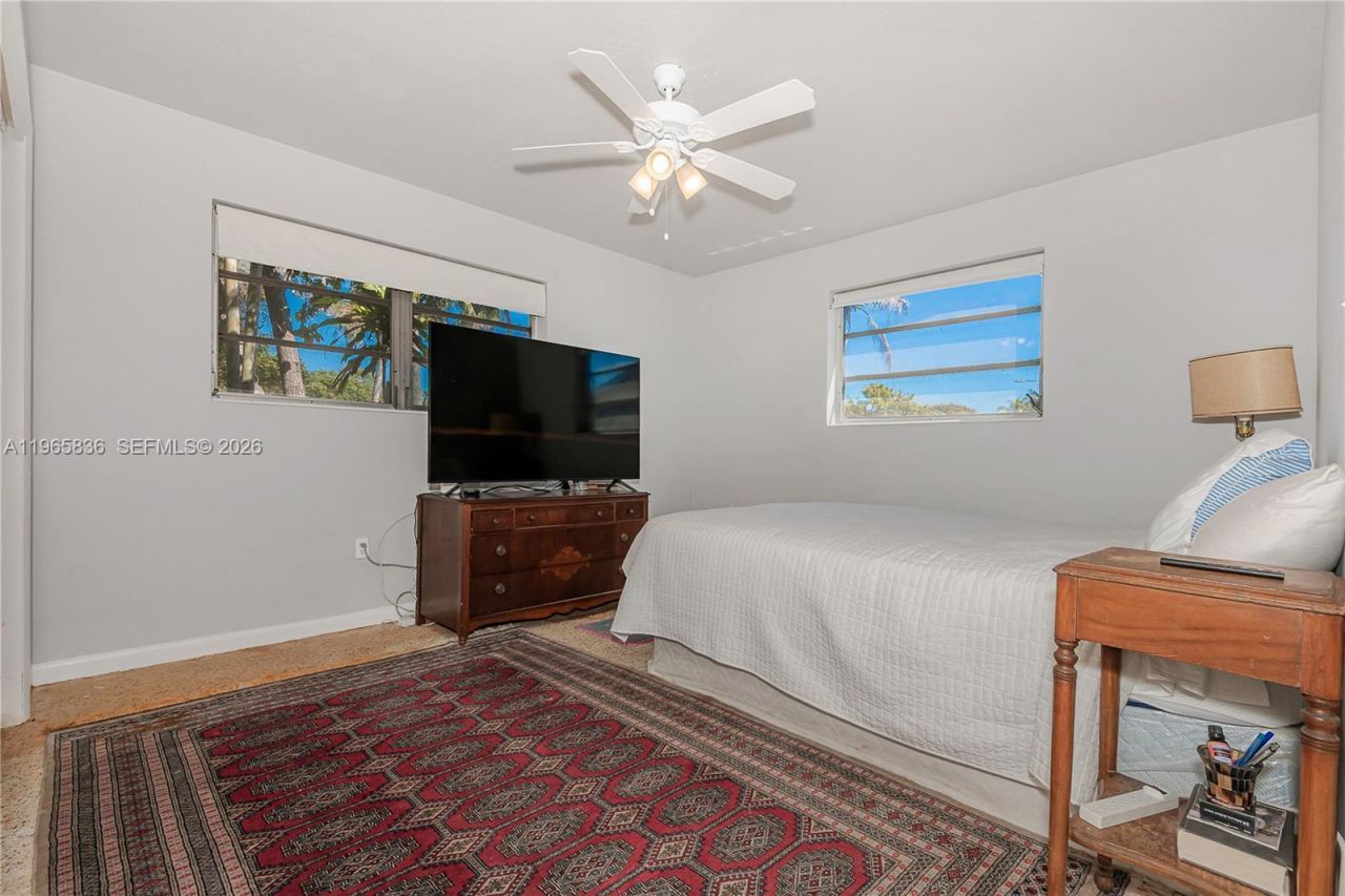 120 NE 175th St, Miami, FL 33162 Photo