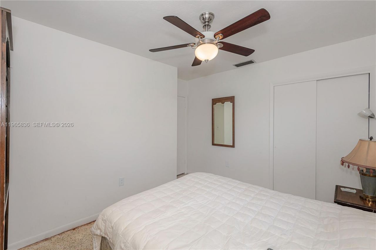 120 NE 175th St, Miami, FL 33162 Photo