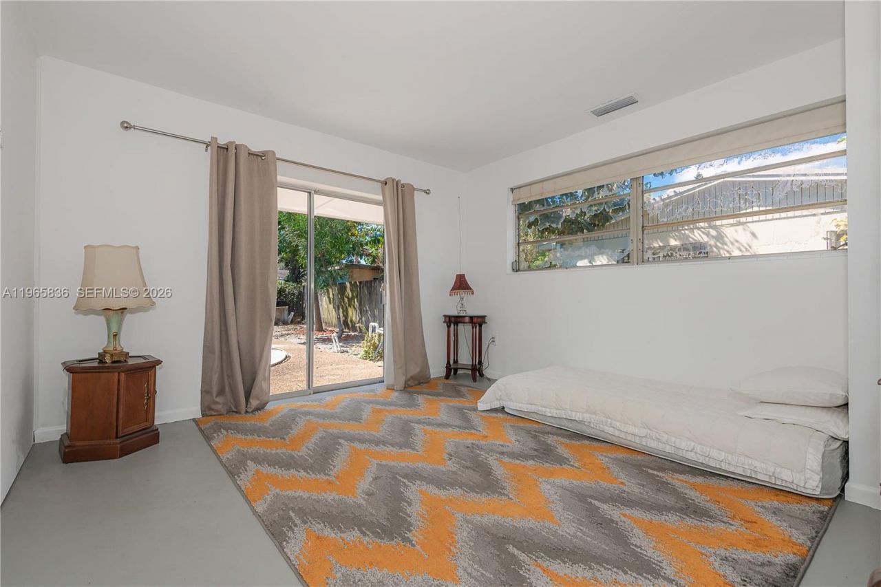 120 NE 175th St, Miami, FL 33162 Photo