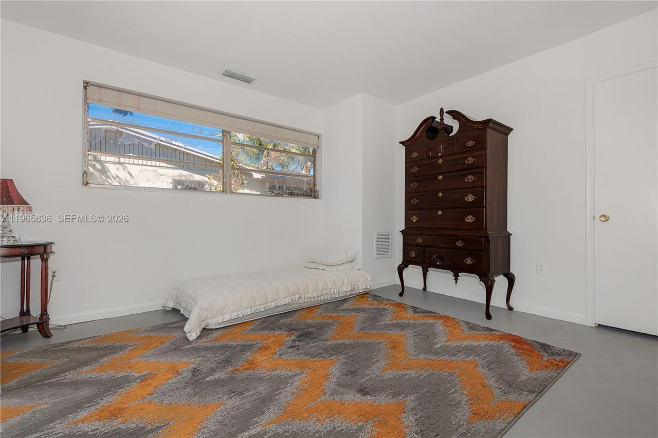 120 NE 175th St, Miami, FL 33162 Photo