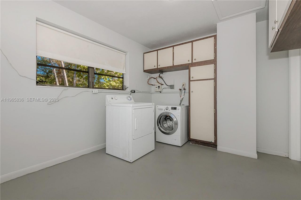 120 NE 175th St, Miami, FL 33162 Photo