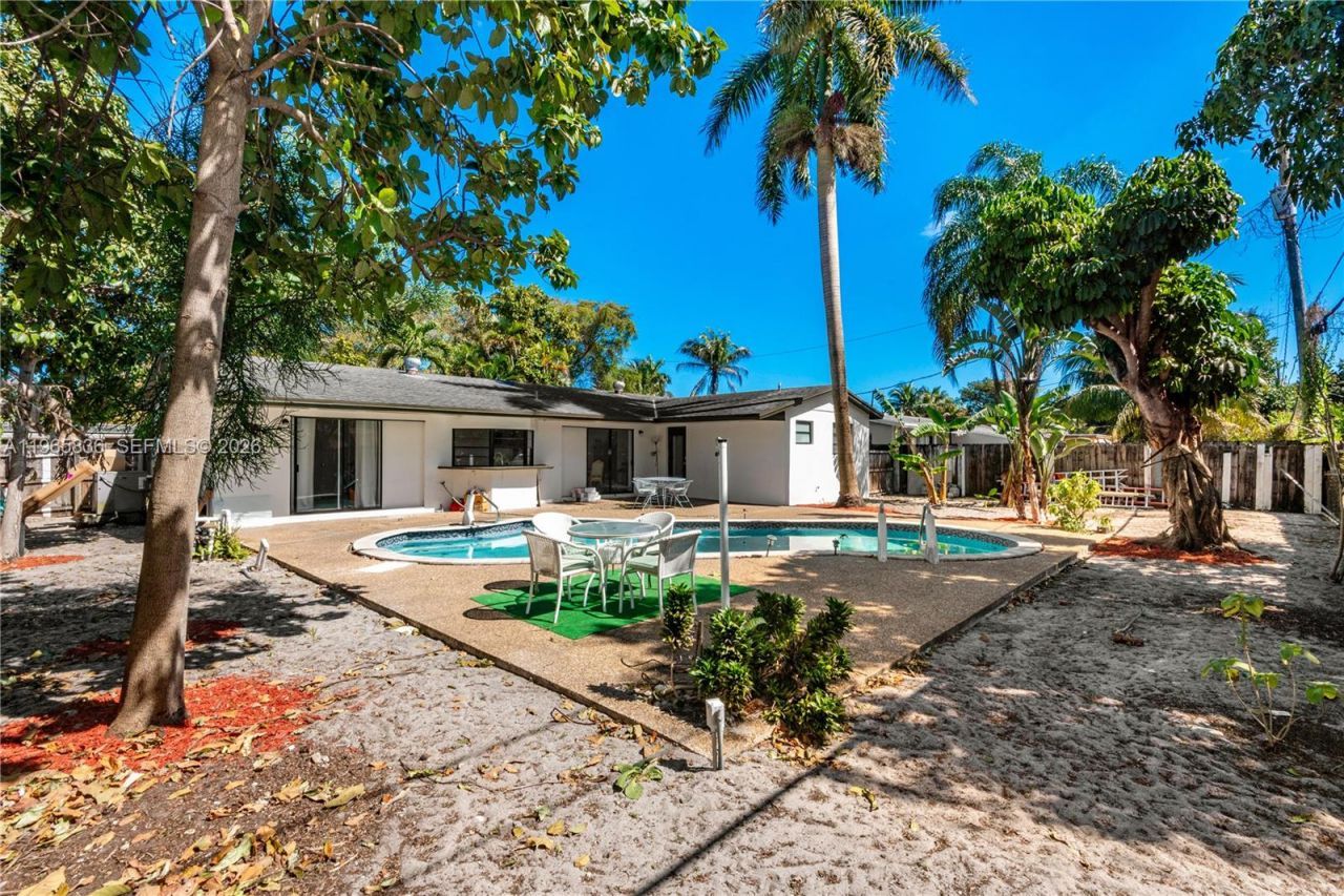 120 NE 175th St, Miami, FL 33162 Photo