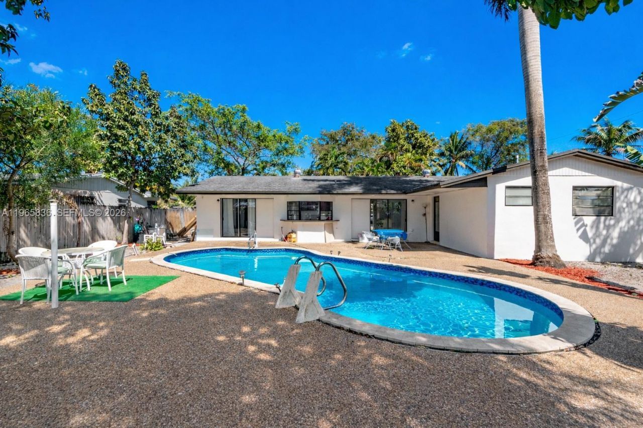 120 NE 175th St, Miami, FL 33162 Photo