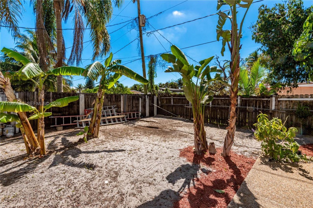 120 NE 175th St, Miami, FL 33162 Photo