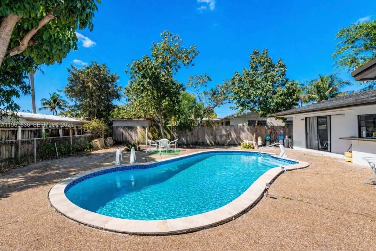 120 NE 175th St, Miami, FL 33162 Photo