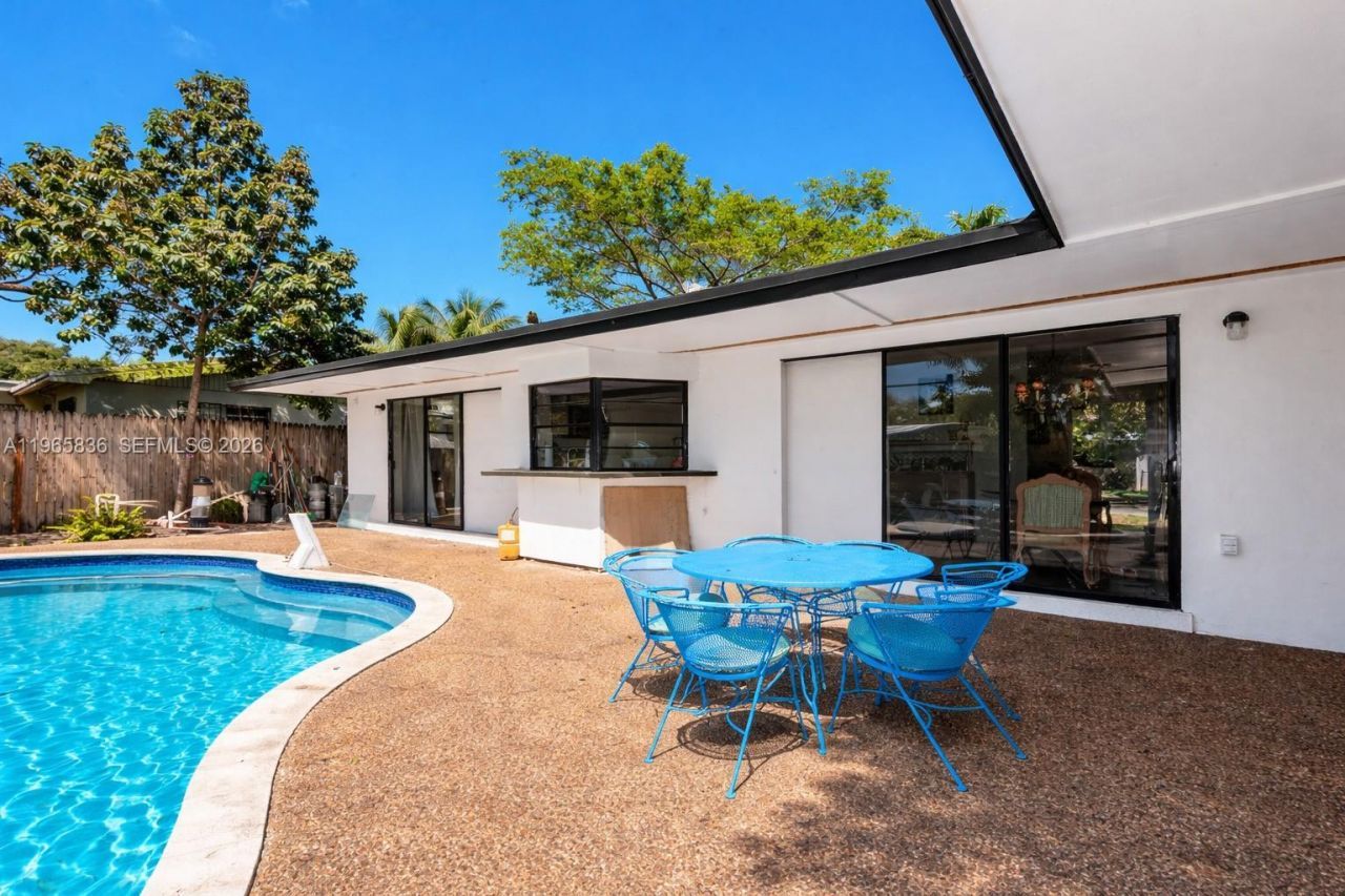 120 NE 175th St, Miami, FL 33162 Photo