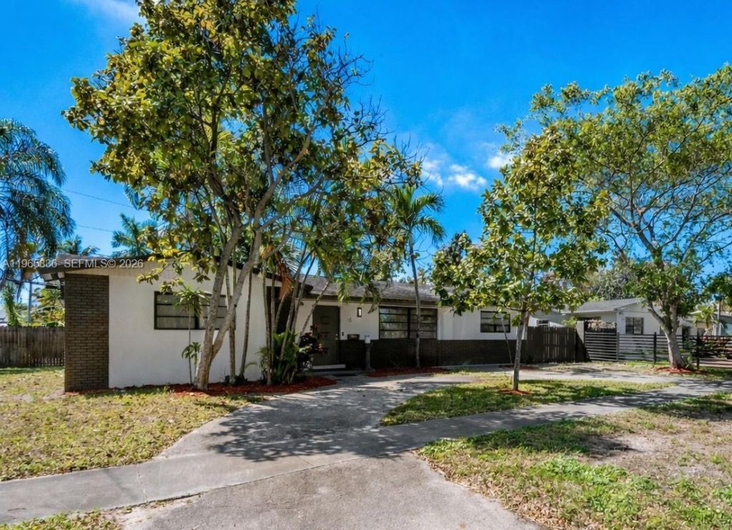 120 NE 175th St, Miami, FL 33162 Photo