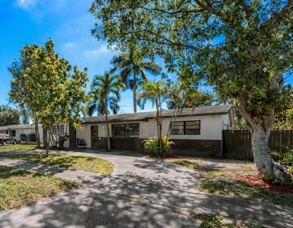 120 NE 175th St, Miami, FL 33162 Photo