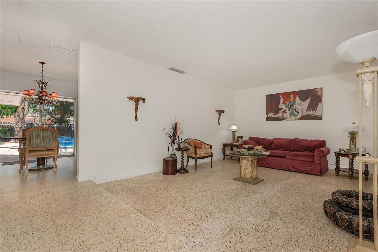 120 NE 175th St, Miami, FL 33162 Photo