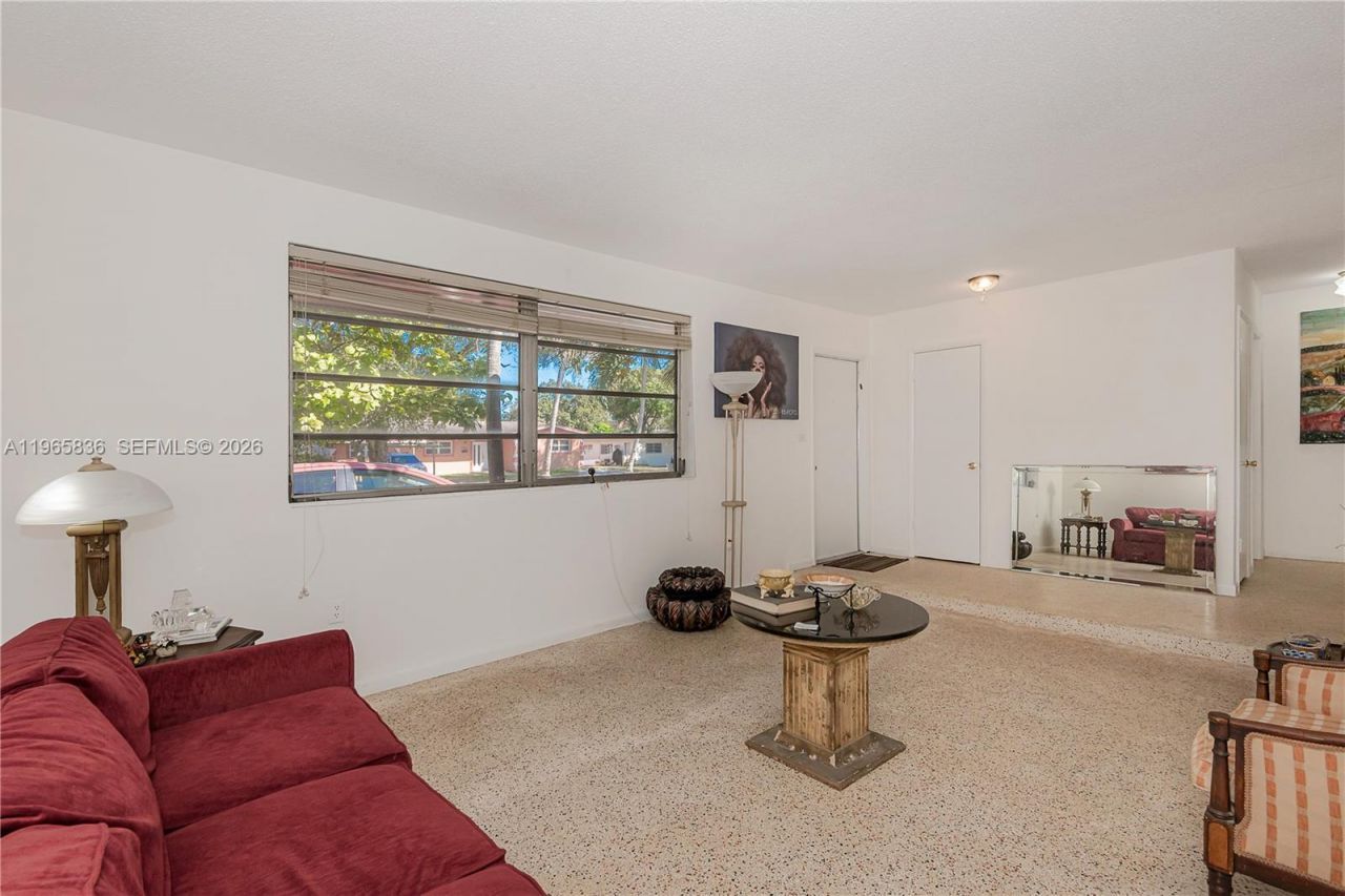 120 NE 175th St, Miami, FL 33162 Photo