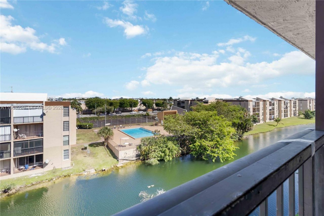 8895 Fontainebleau Blvd , Unit 504, Miami, FL 33172 Photo